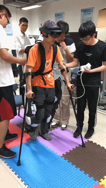 一群人在房间内玩体感游戏

AI 生成的内容可能不正确。